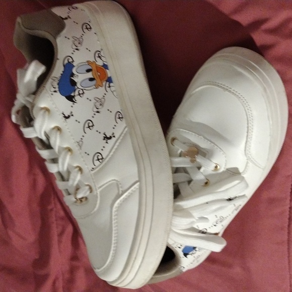 Disney donald duck sneakers size 7 - Picture 3 of 7